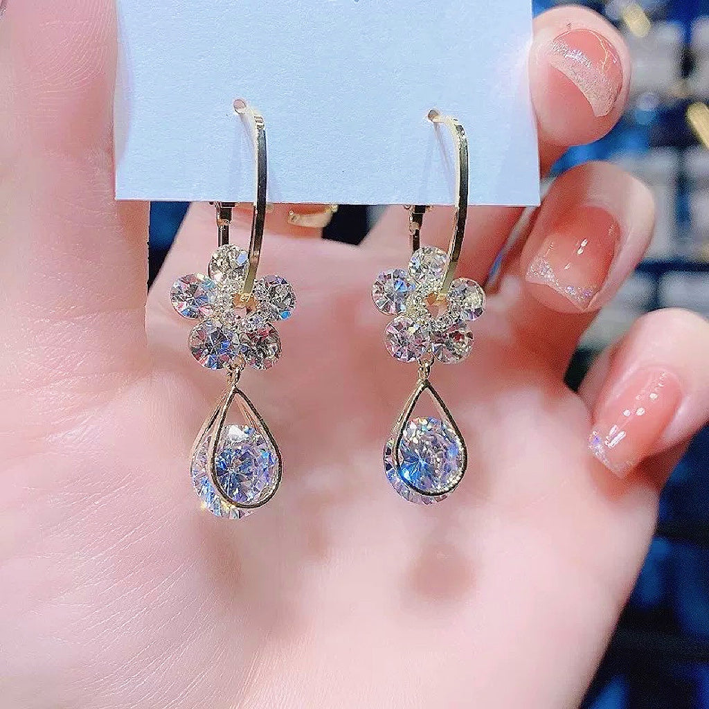 LAST DAY 70% OFF - Fashion Flower Crystal Earrings✨