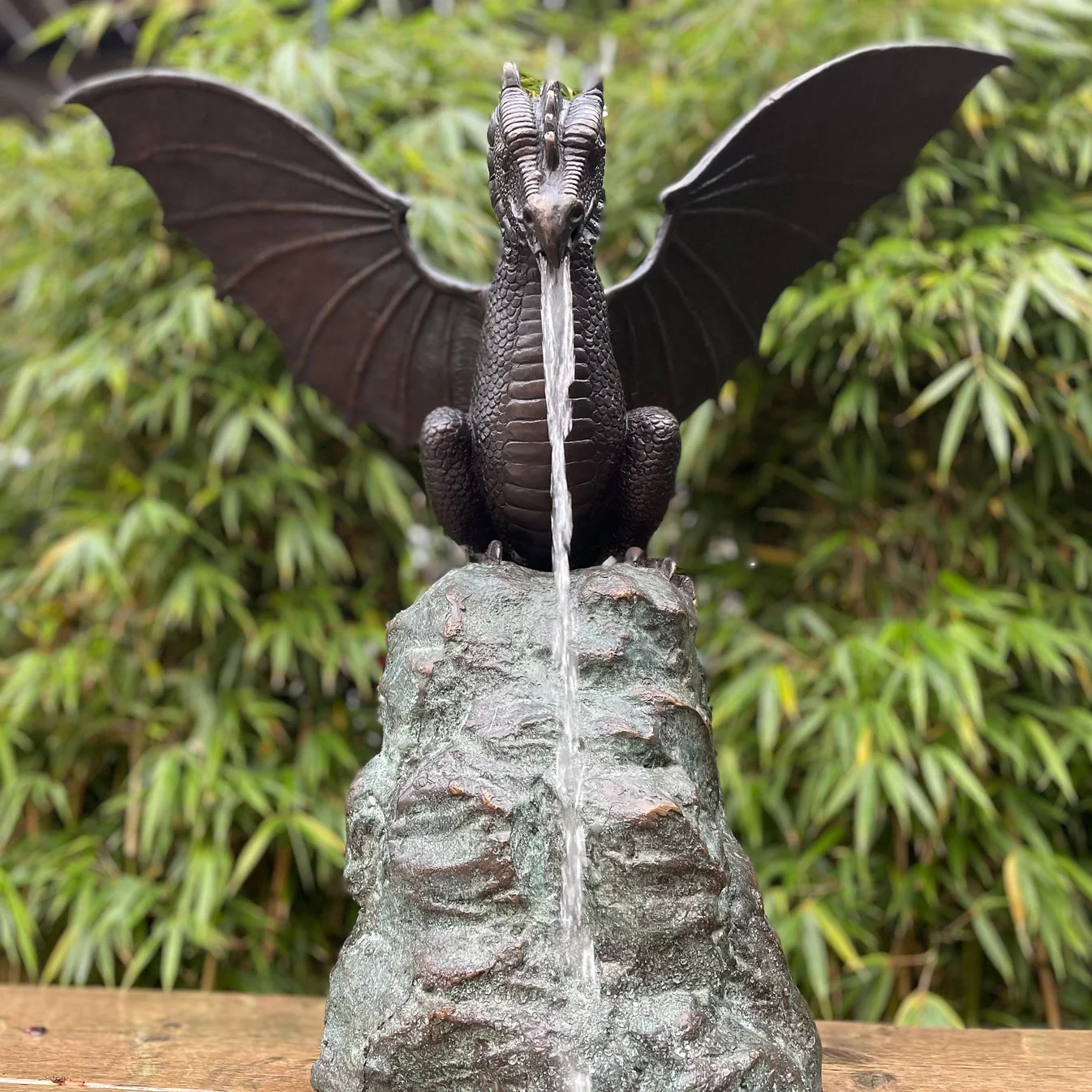 Precision Casting Fire-breathing Dragon Sculpture Waterscape