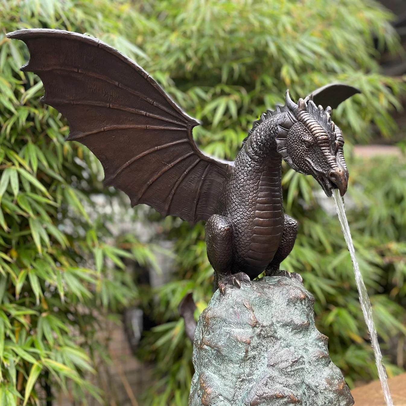 Precision Casting Fire-breathing Dragon Sculpture Waterscape